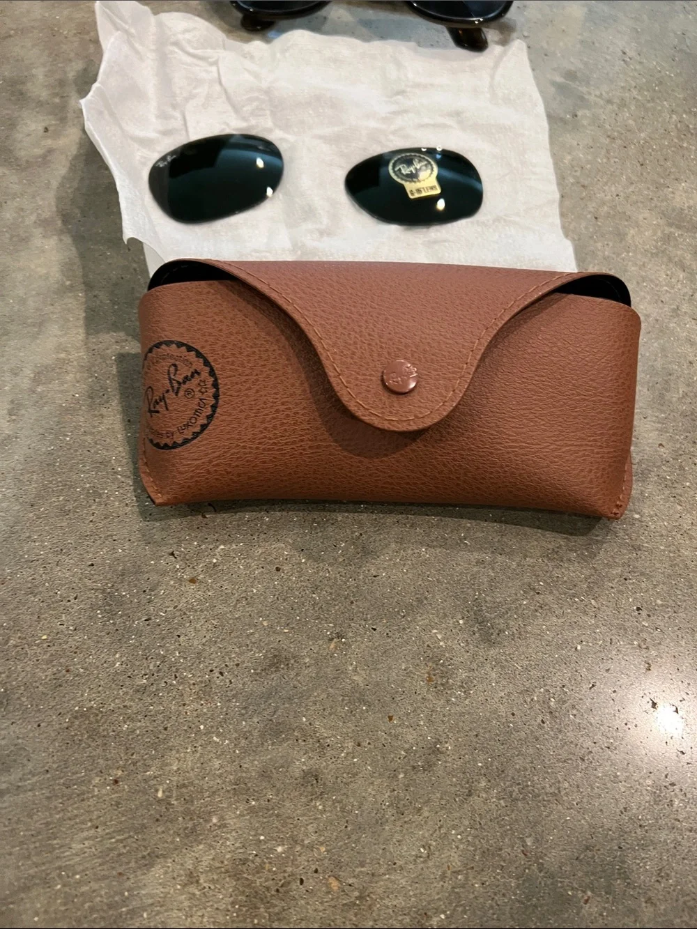 Ray-Ban brown pattern Sunglasses with Brown Case